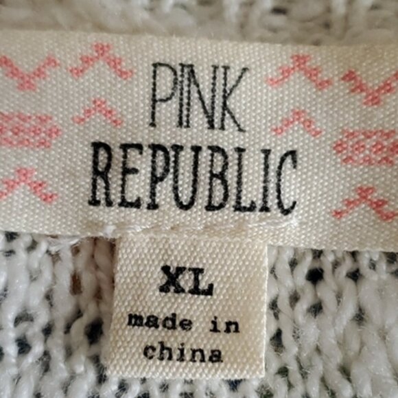 🌲🎿❤️🎁🌲⛷️⭐🎁⛷️ Winter White Lacey Sweater w/ Lace Trim  (L - XL) - Picture 7 of 16